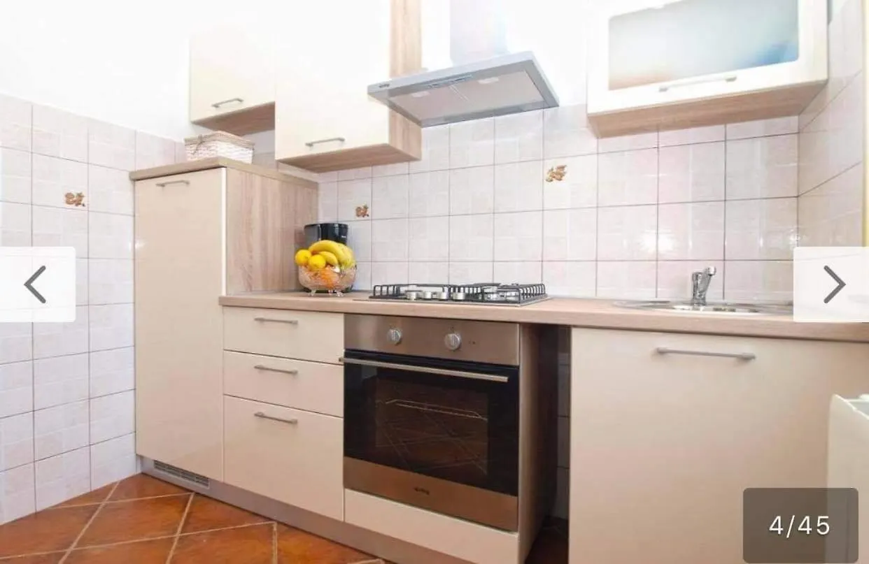 Charming Apartments In プーラ 0*,
