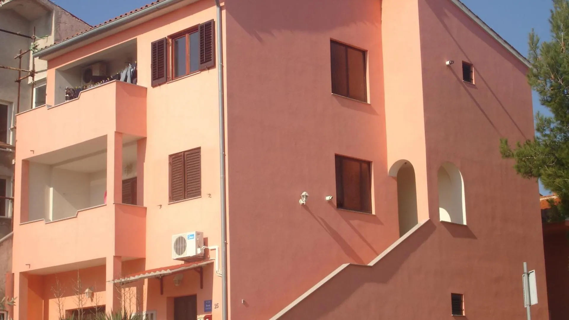 Charming Apartments In プーラ