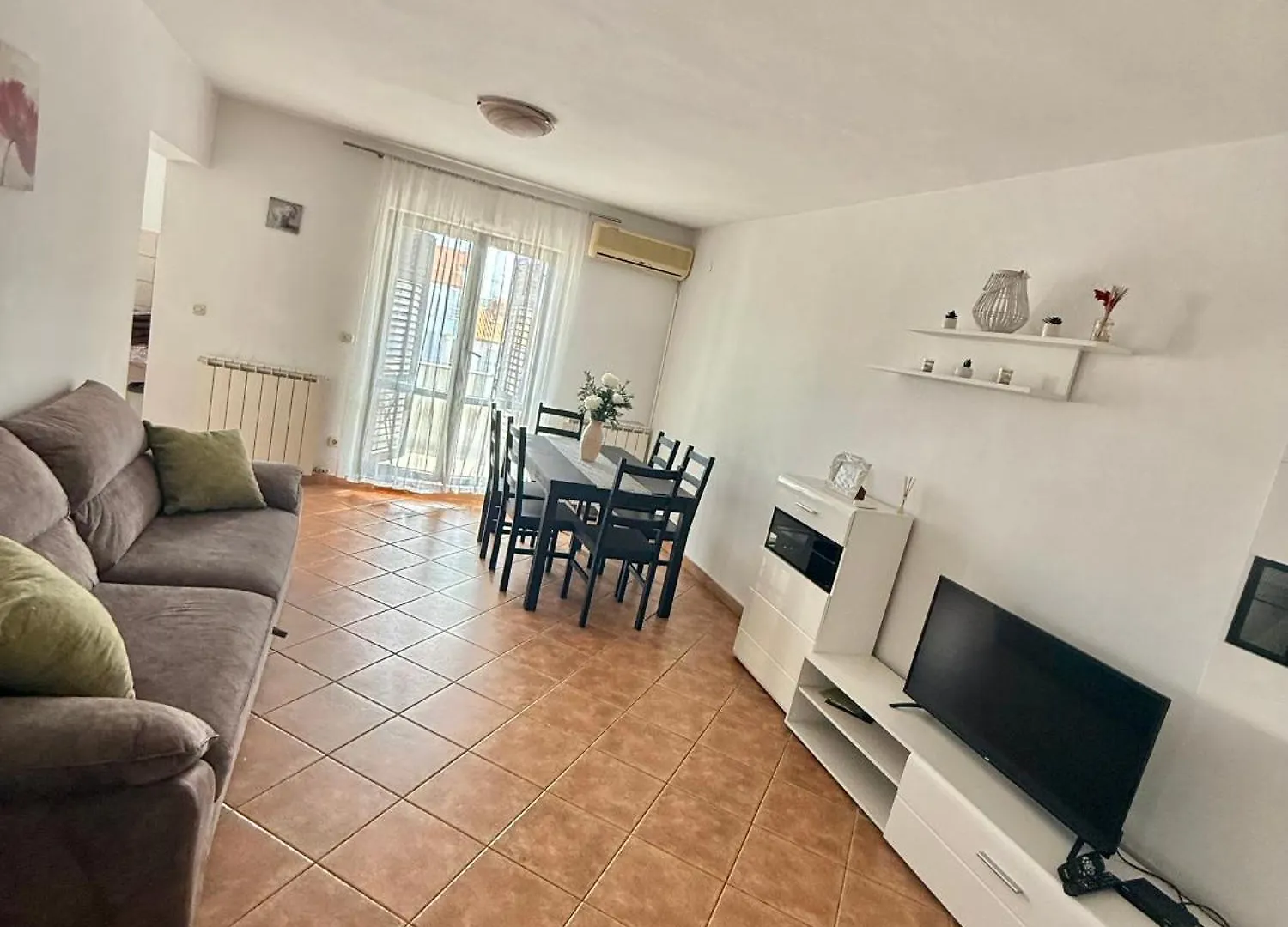 Charming Apartments In プーラ 0*,